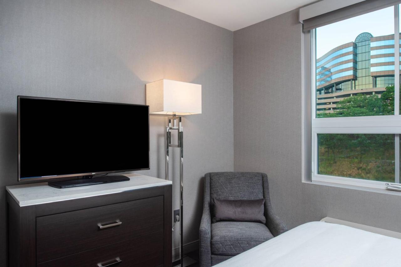 Fairfield Inn & Suites By Marriott Boston Waltham Exterior photo